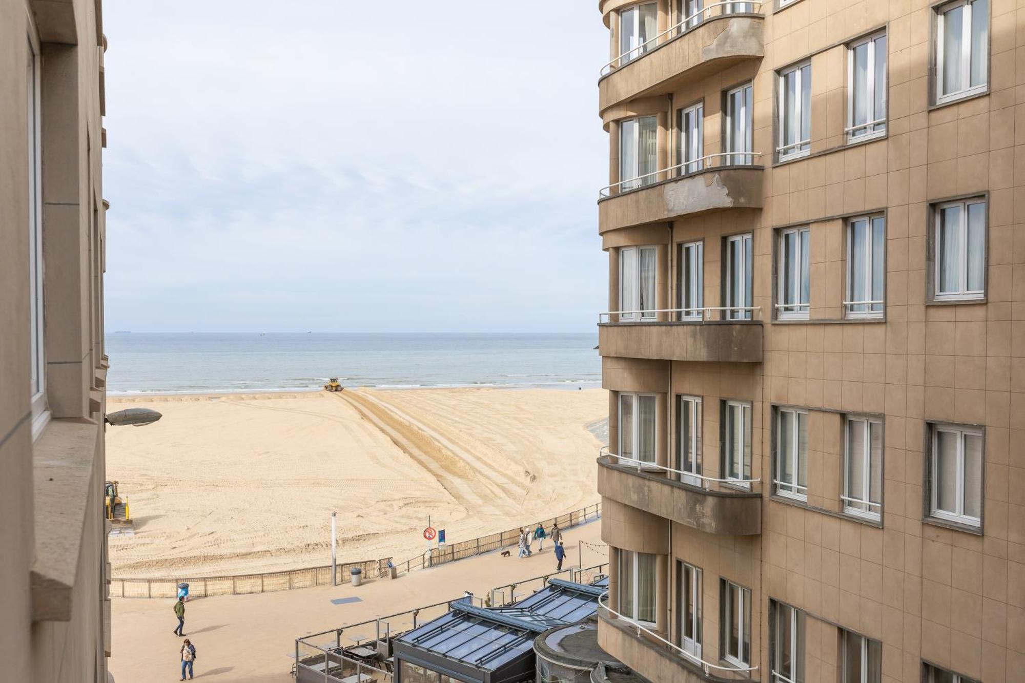 Miramar - Garage Available Apartment Остенде Екстериор снимка